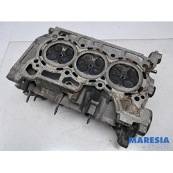 Renault - Clio - Cylinder head