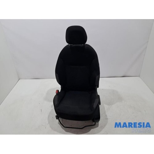 Peugeot - 208 - Stoel links