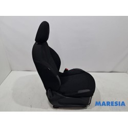 Peugeot - 208 - Seat, right
