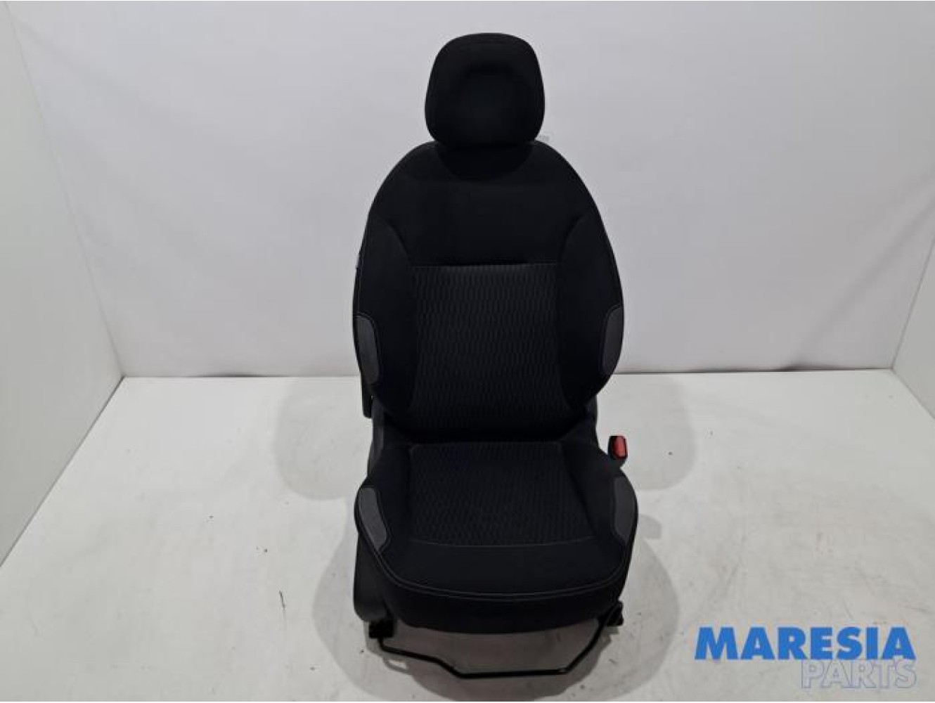 Peugeot - 208 - Seat, right