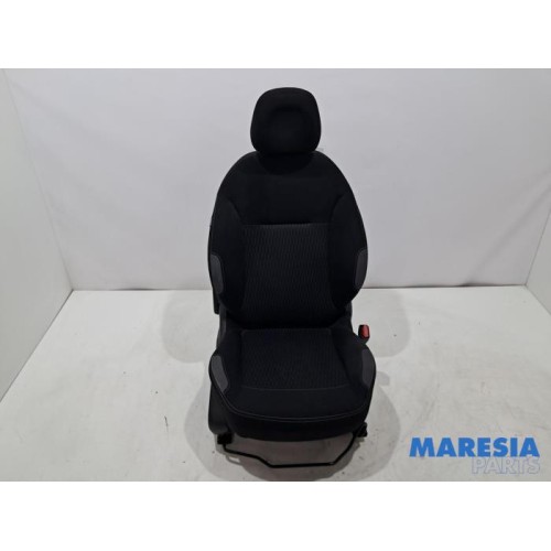 Peugeot - 208 - Seat, right