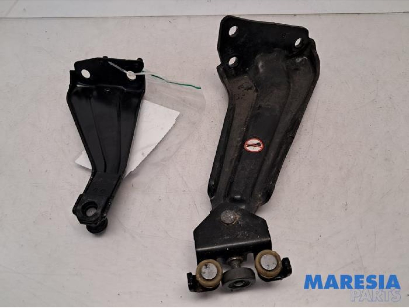 Peugeot - Partner - Sliding door roller, right