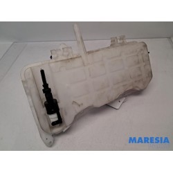 Peugeot - Partner - Front windscreen washer reservoir