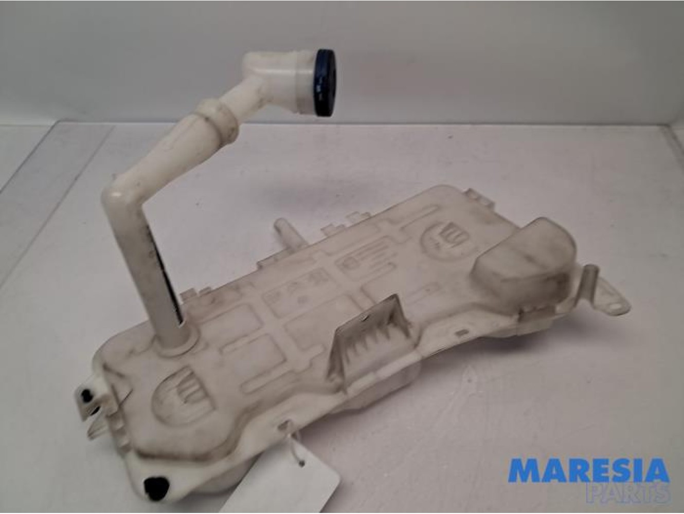Peugeot - Partner - Front windscreen washer reservoir