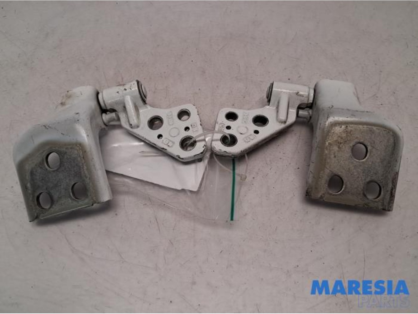 Peugeot - Partner - Rear door hinge, right