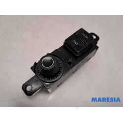 Peugeot - 208 - Panneau de commandes navigation