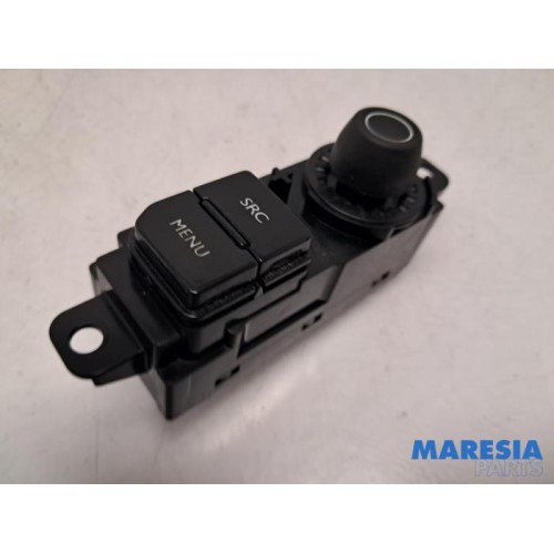 Peugeot - 208 - Panneau de commandes navigation