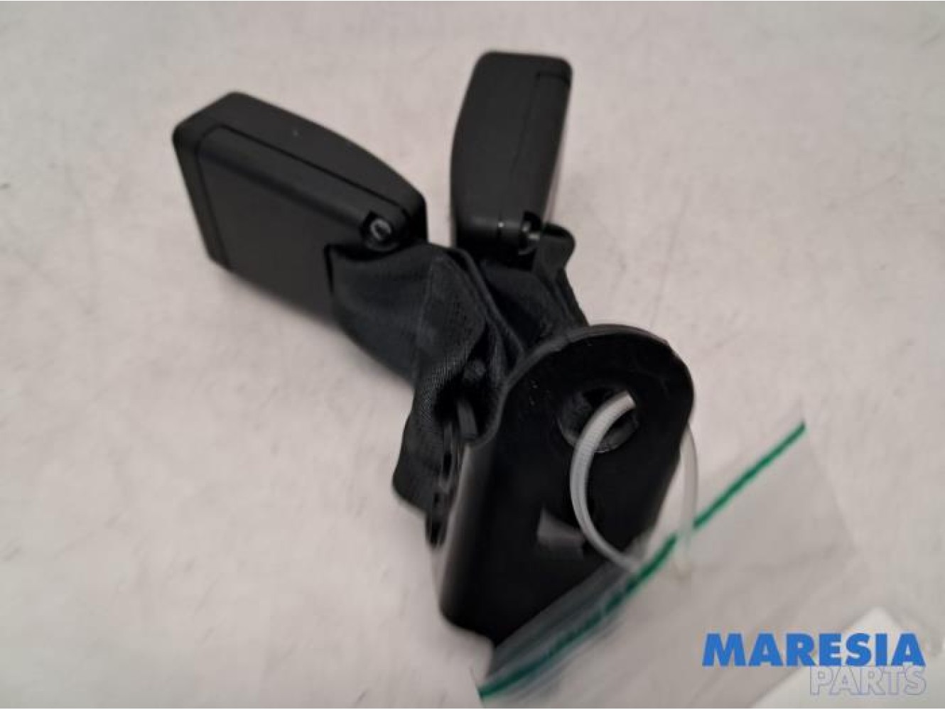 Peugeot - 208 - Rear seatbelt buckle, centre
