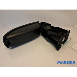 Peugeot - 208 - Armrest