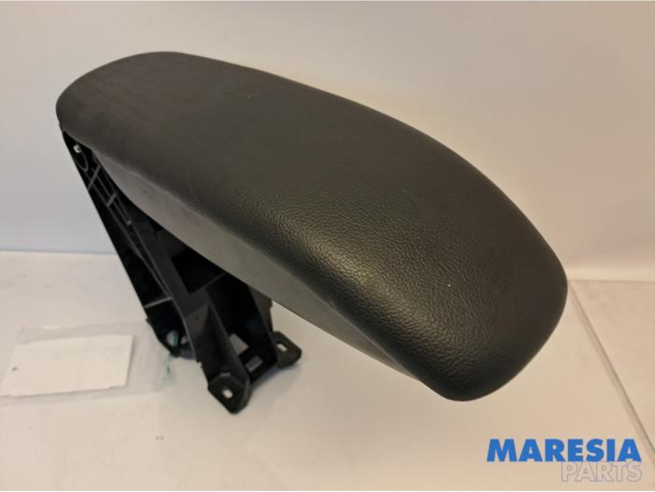 Peugeot - 208 - Armrest