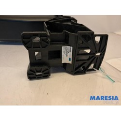 Peugeot - 208 - Armrest
