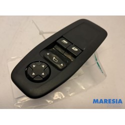 Peugeot - 208 - Multi-functional window switch