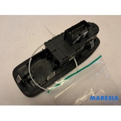 Peugeot - 208 - Multi-functional window switch