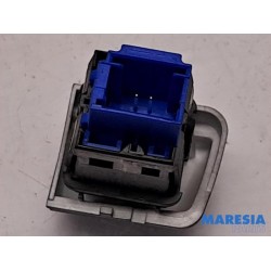 Peugeot - 208 - Panic lighting switch
