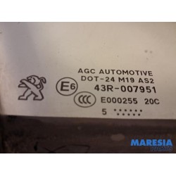 Peugeot - 208 - Quarter light, front right