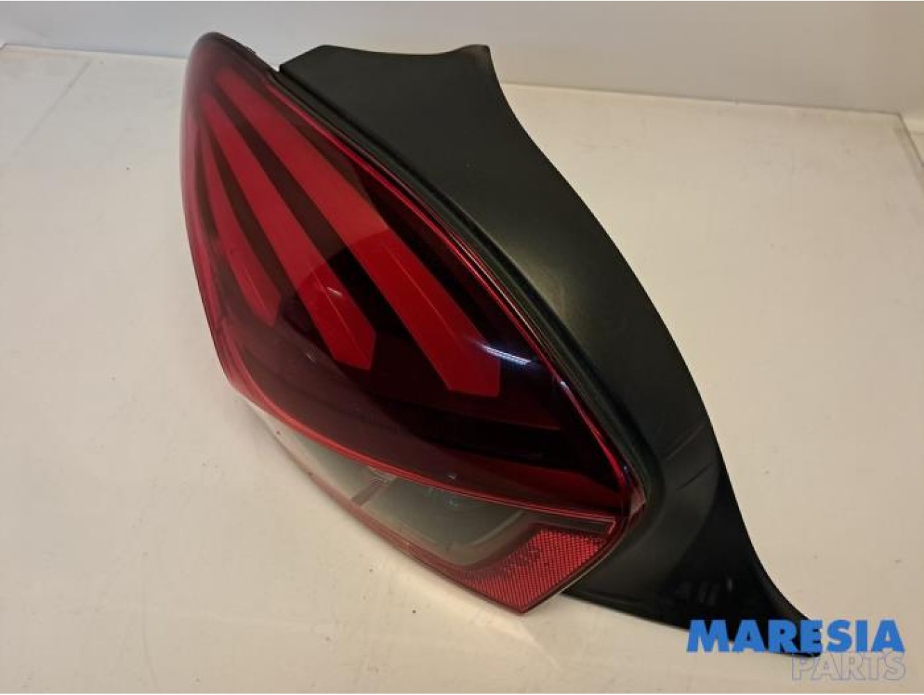 Peugeot - 208 - Taillight, left