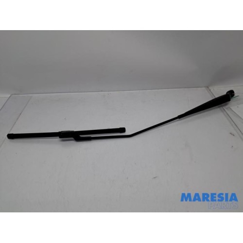 Peugeot - 208 - Front wiper arm