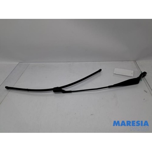 Peugeot - 208 - Front wiper arm