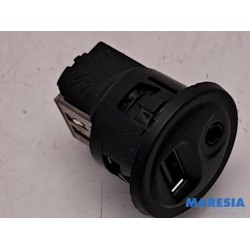 Peugeot - 208 - AUX / USB connection