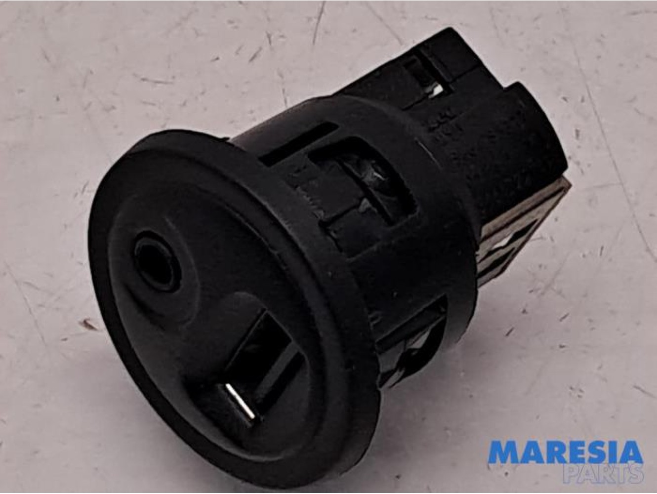 Peugeot - 208 - AUX / USB connection