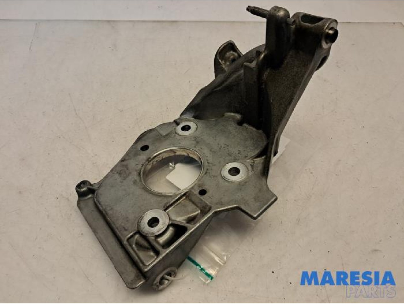 Peugeot - 308 - Stütze Dieselpumpe