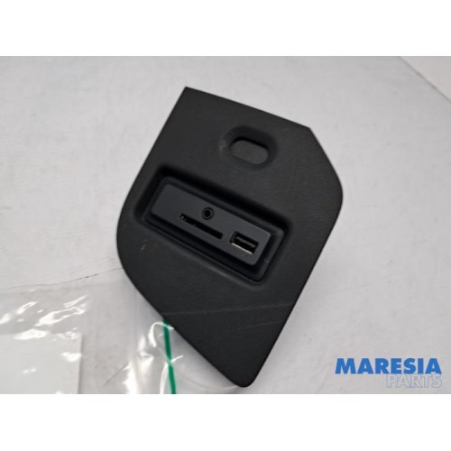 Renault - Master - AUX/USB aansluiting