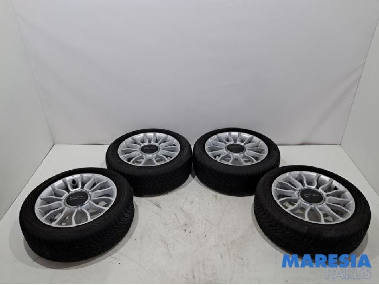 Fiat - 500 - Sportvelgenset + banden