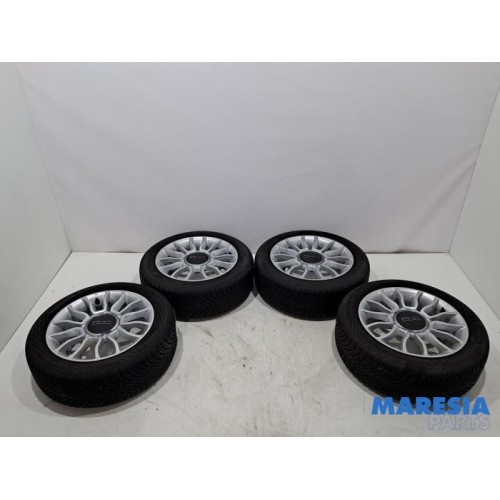 Fiat - 500 - Sportvelgenset + banden