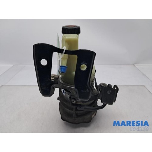 Renault - Master - Power steering pump