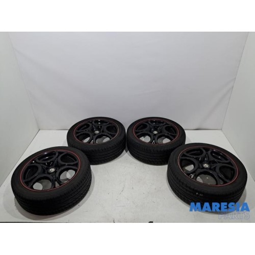 Alfa Romeo - Mito - Sportvelgenset + banden