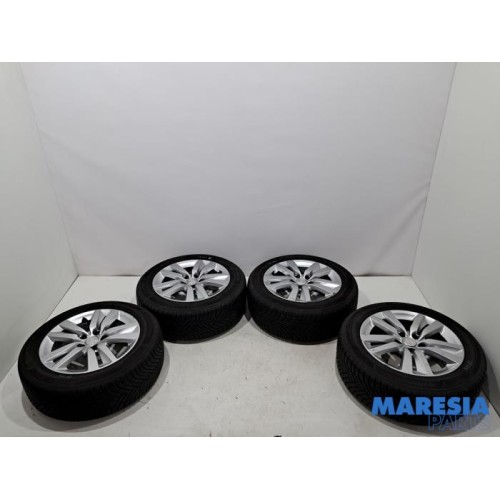 Peugeot - 308 - Sportvelgenset + banden