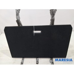 Renault - Captur - Floor panel load area
