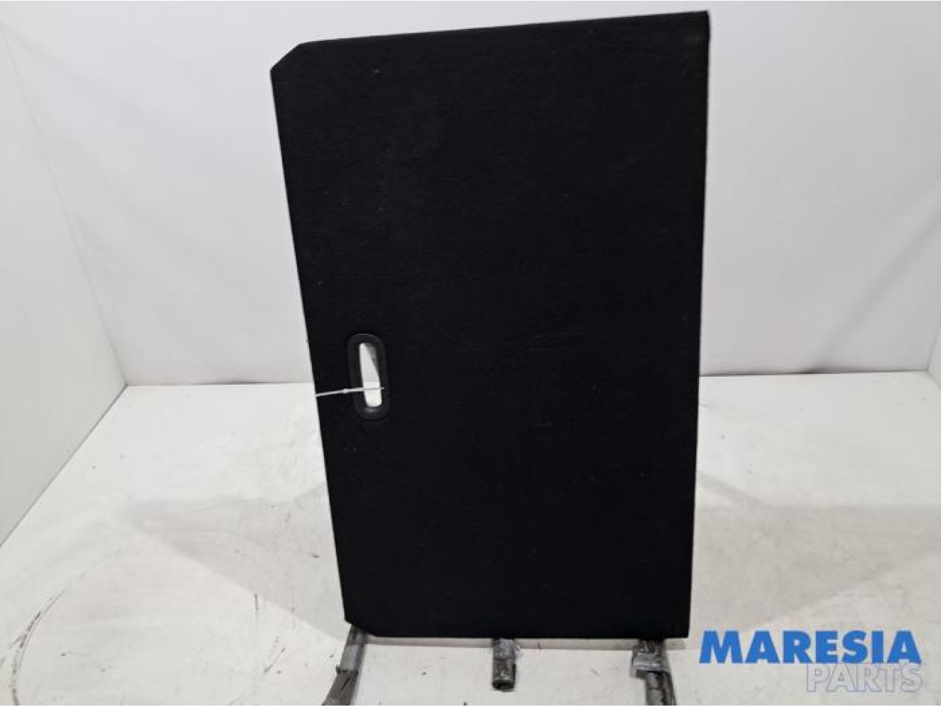Renault - Captur - Floor panel load area
