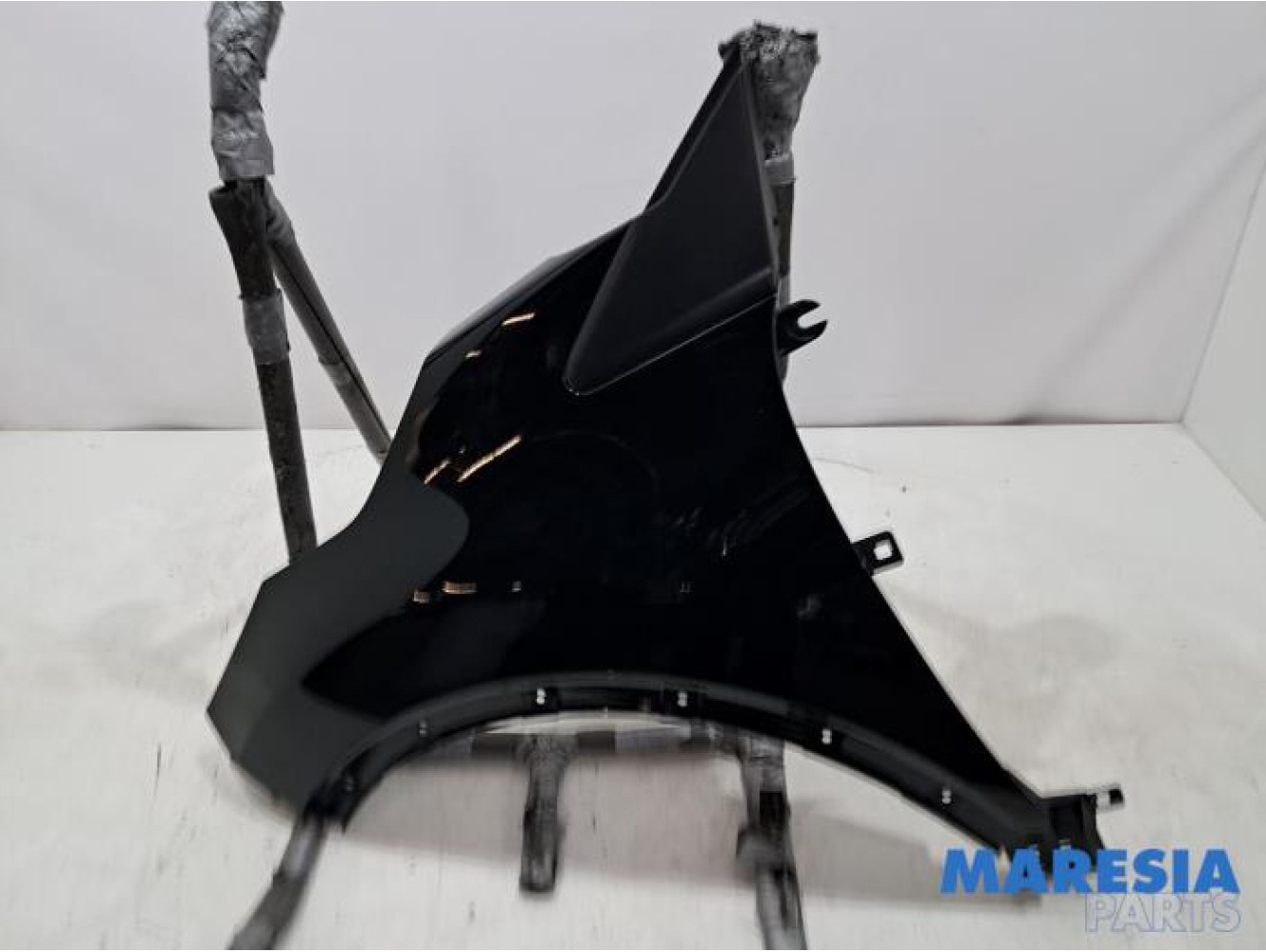 Renault - Captur - Front wing, left