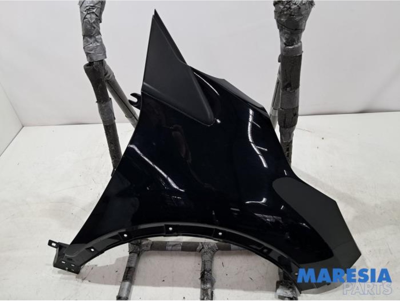 Renault - Captur - Front wing, right