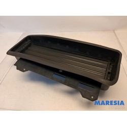 Renault - Captur - Air funnel