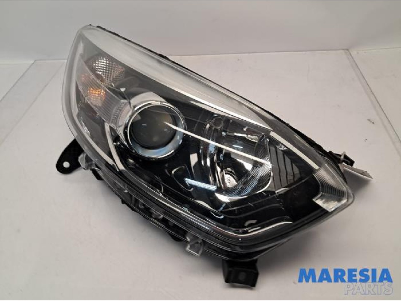 Renault - Captur - Headlight, right