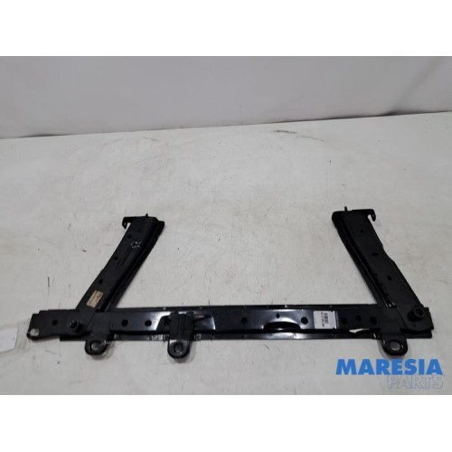 Renault - Captur - Radiateurbalk