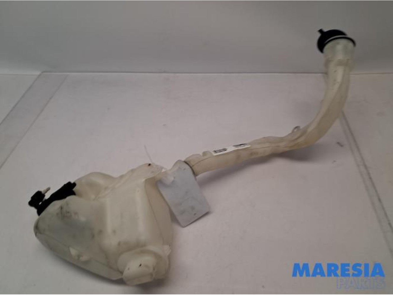 Peugeot - 208 - Front windscreen washer reservoir