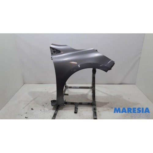 Renault - Clio - Front wing, right