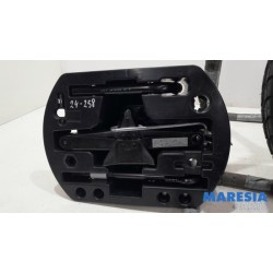 Renault - Captur - Krikset + reservewiel