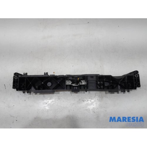 Renault - Clio - Lock plate