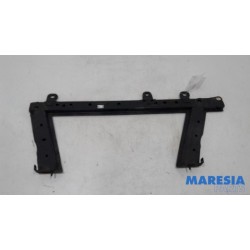 Renault - Clio - Radiator bar