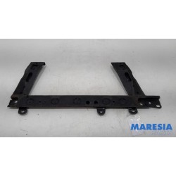 Renault - Clio - Radiator bar