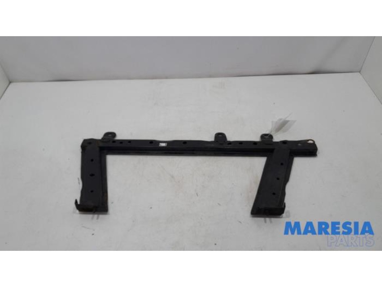 Renault - Clio - Radiator bar