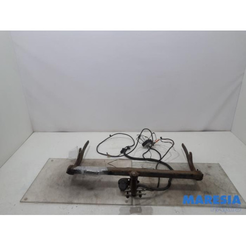 Renault - Clio - Towbar