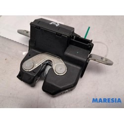 Fiat - 500 - Tailgate lock mechanism