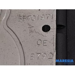 Fiat - 500 - Tailgate lock mechanism