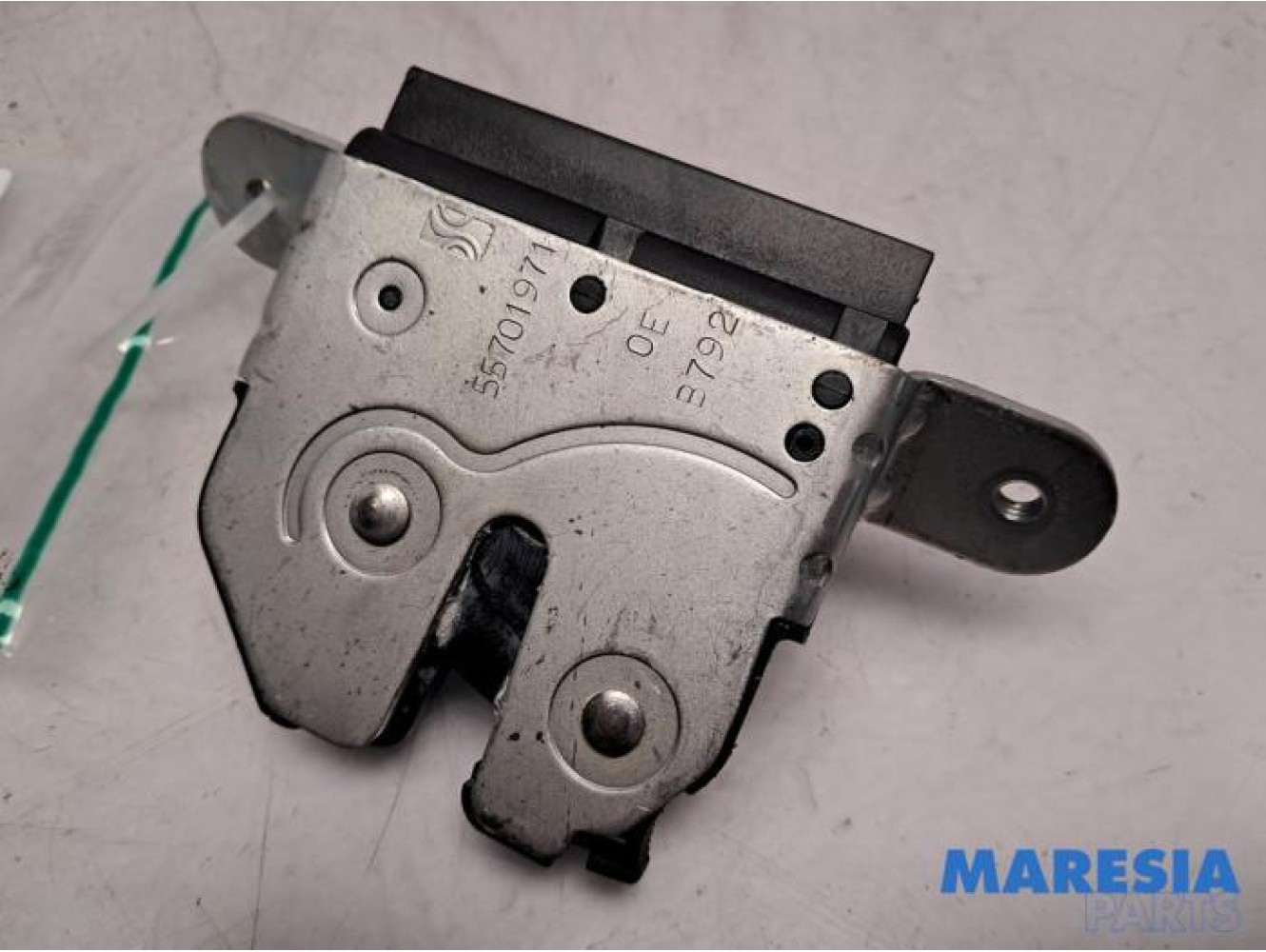 Fiat - 500 - Tailgate lock mechanism