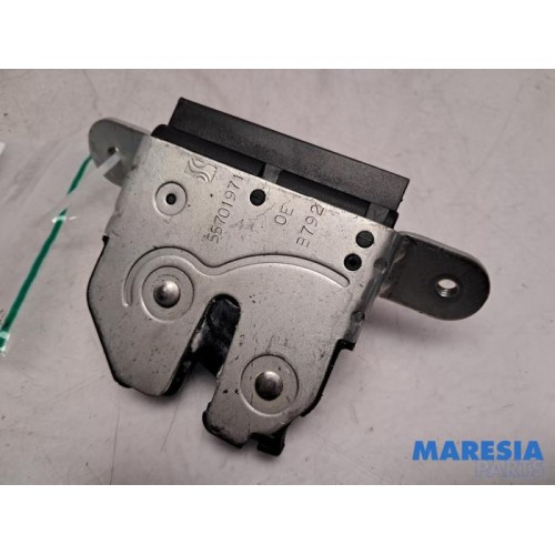 Fiat - 500 - Tailgate lock mechanism